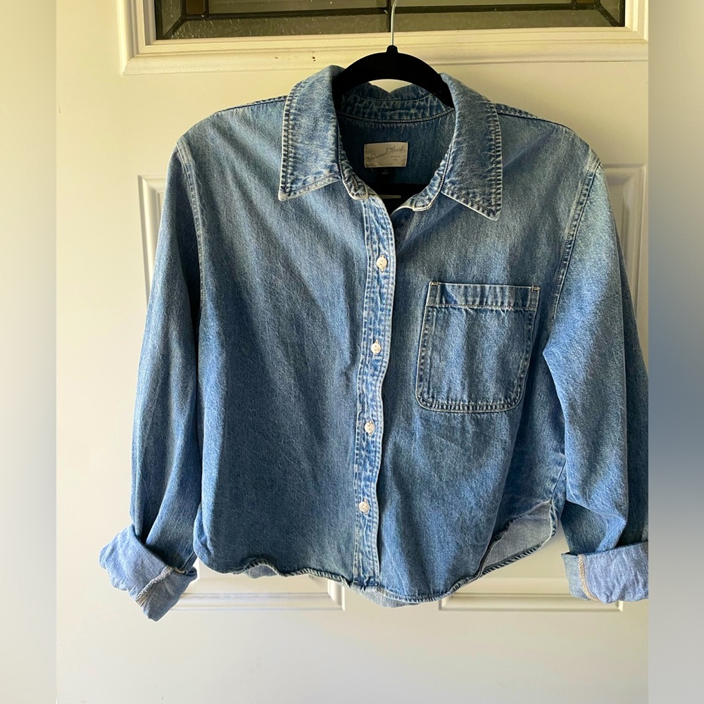 Universal Thread Cropped Fit Denim Button-down, Womens size L